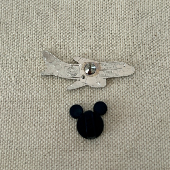 Disney Pete's Dragon Plane Chaser Hidden Mickey Pin (2023) - Picture 2 of 2